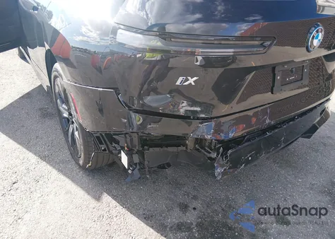 2024 BMW Ix xDrive50 z USA, uszkodzony, nr VIN WB523CF09RCP90639